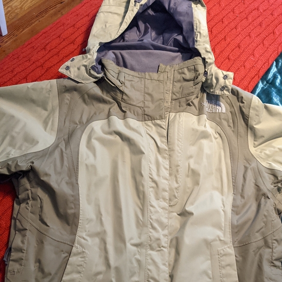 Like New two-tone The North Face HyVent Jacket